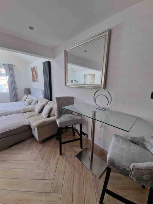 Lovely Studio Annex In Lilliput Poole Exteriör bild