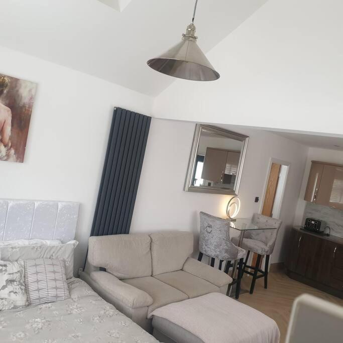 Lovely Studio Annex In Lilliput Poole Exteriör bild