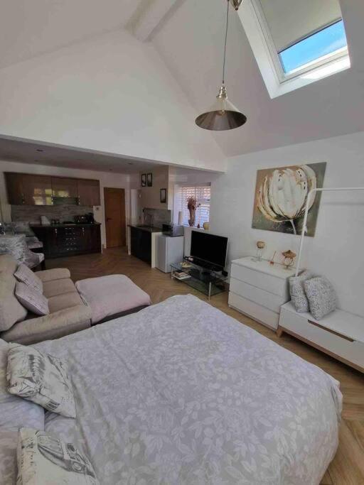 Lovely Studio Annex In Lilliput Poole Exteriör bild